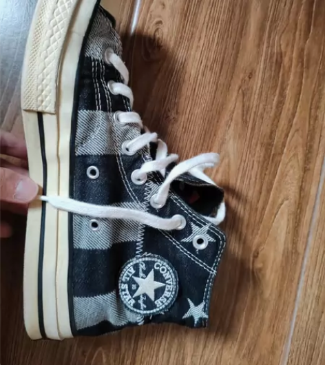 42匡威 ?20米?邮费自付 感兴趣的话点...