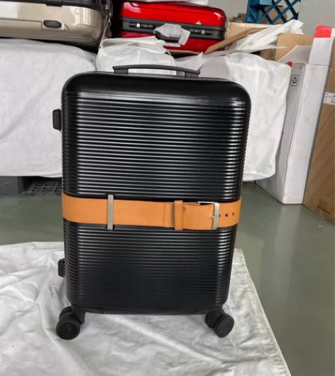 ito行李箱20寸黑铝框款，行李箱/旅行箱...
