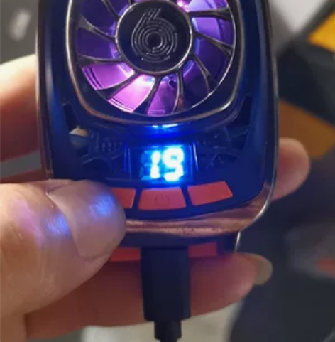 手机散热背夹    闲着没用成色还不错 使...