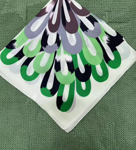 53*53小方巾，衬托空姐般的气质， 感兴...