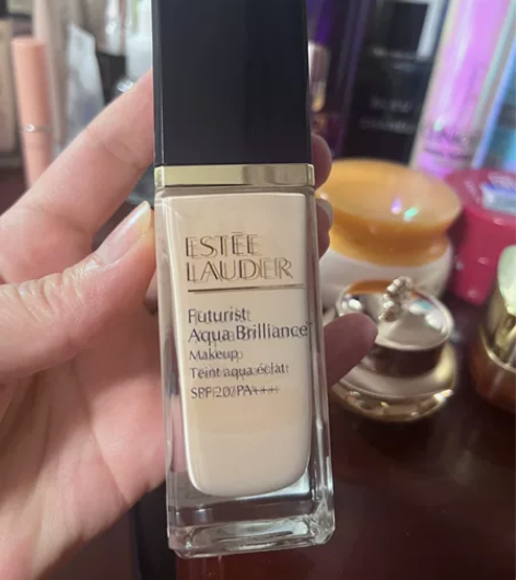 雅诗兰黛沁水粉底液1W0，秋冬自用款，疑者...