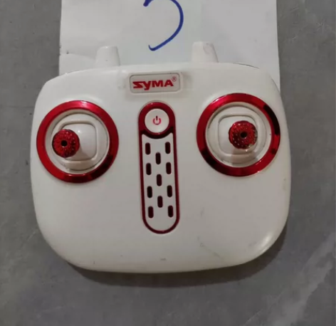 syma遥控器,就是实物图的样子,可以开机...