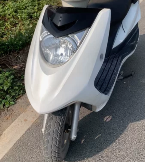 回家过年了，出台雅马哈凌鹰100cc(豪华...