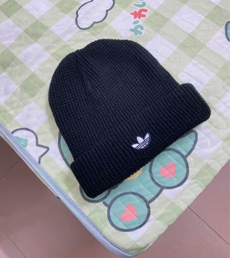 阿迪达斯三叶草毛线帽 仅戴一次