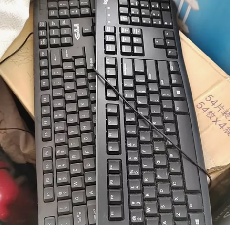 键盘打包出,有线键盘, 一个罗技,一个吉选...