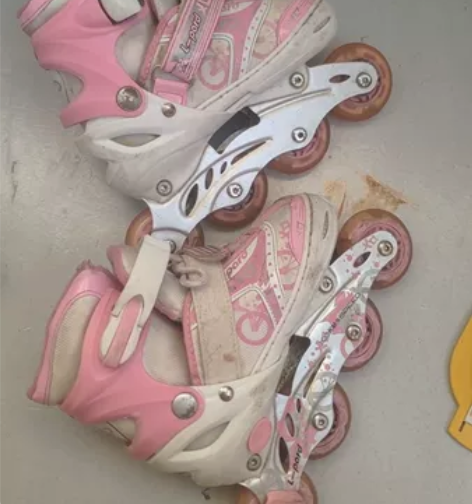 儿童旱冰轮滑鞋，成色如图，很旧，可以变化码...
