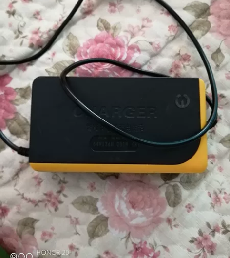 电动车充电器 64V12AH 两个,一个新...