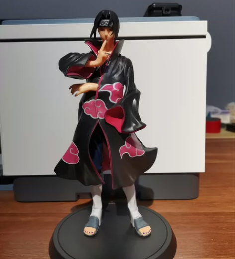 宇智波鼬的手办  23cm高  外加两个佐...