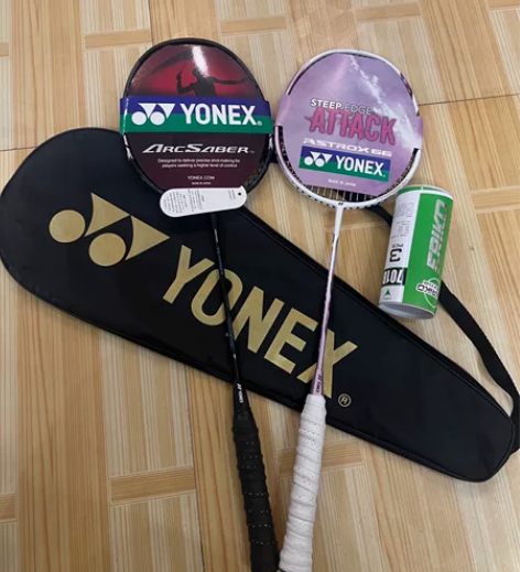 闺蜜之前买的，全新原价400多的尤尼克斯羽...