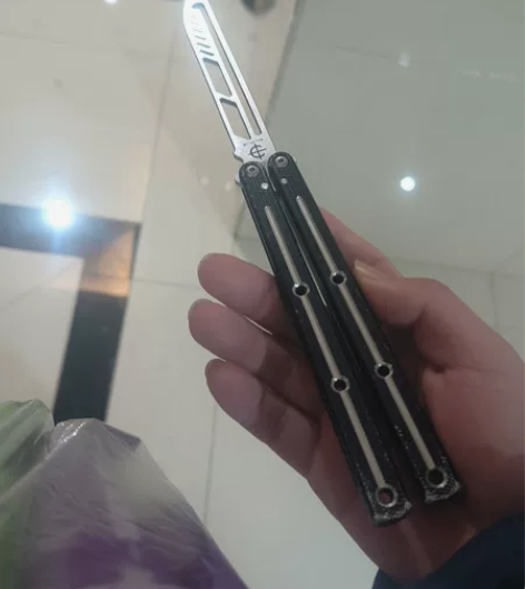 蝴蝶刀:无疆海妖，本人很菜，所以想退了 物...