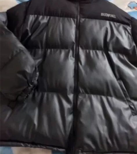 皮面羽绒服可出可换 版型面料都挺好，实物和...