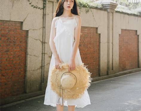 ?极简冷淡风小清新少女心连衣裙港味复古吊带...