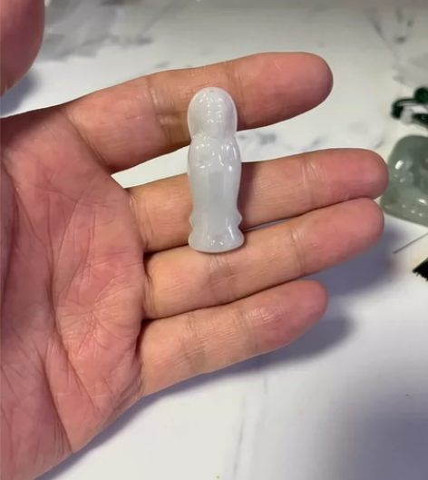 翡翠白玉观音,观音平安寓意,站观音立体雕刻...