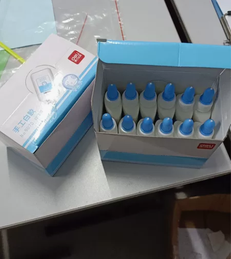 得力手工胶两盒，每盒12支，每只40ml。...