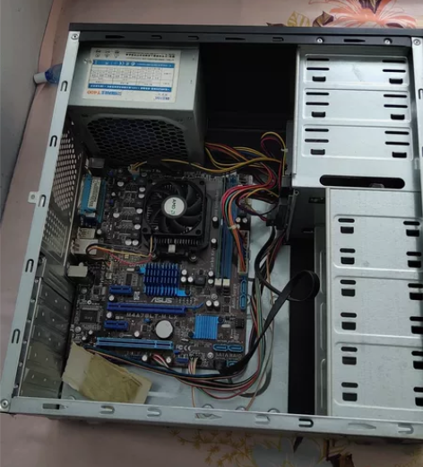 破烂电脑一台只知道华硕的，具体型号已经拍了...