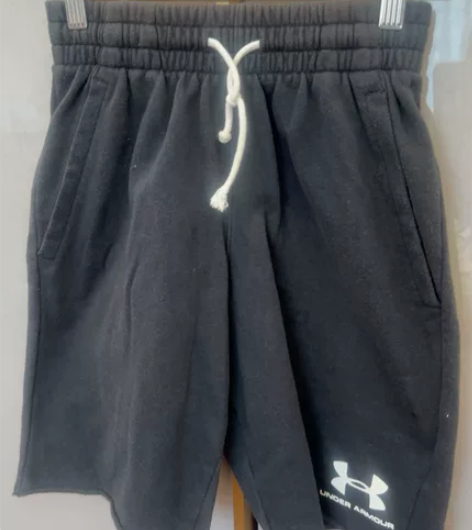 安德玛短裤,尺码165,74 A,尺码略偏...