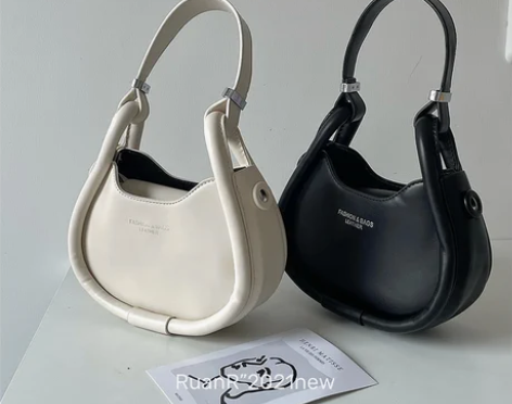 软软的包 2021韩版小众设计高级感黑白链...