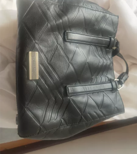 CK包.保真.买了好久有磨损的地方拍照.介...