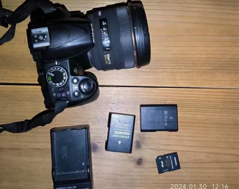 尼康d3100套机 成色还行屏幕有暗角带镜...