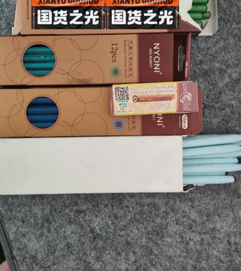 美术工具，尼奥尼炭笔，普通碳棒，一老人头橡...