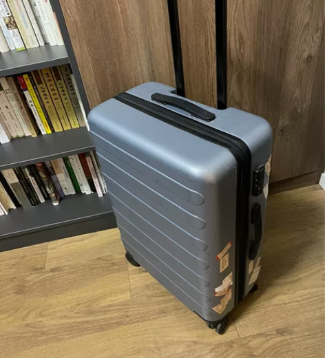 90分行李箱，成色如图，家中没地方放了，2...