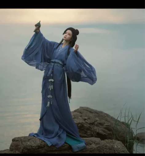 出租 新款汉服女战国袍直裾复原传统交领春秋...