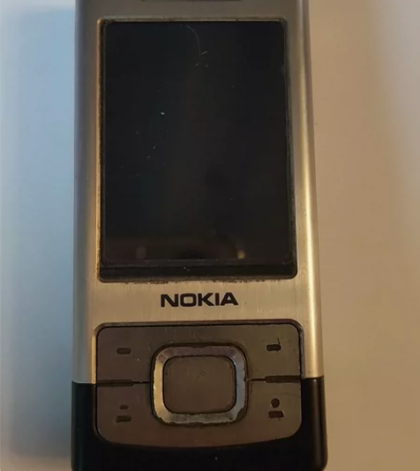诺基亚手机，一直放着， 感兴趣的话点“我想...