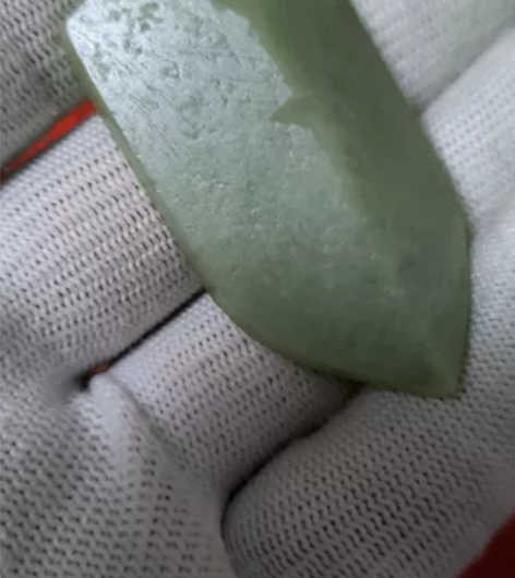 玉蝉:琀蝉，无穿孔，汉八刀风格，打磨痕迹清...