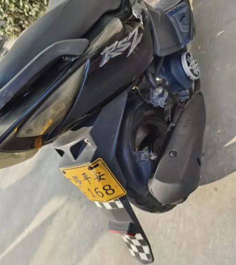 雅马哈摩托车，1100 自提。不要给我带着...