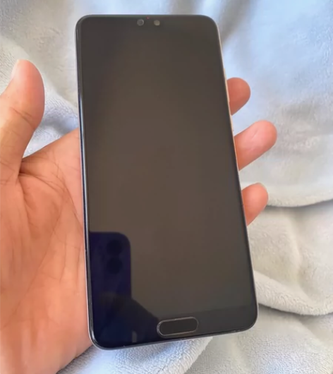 出售一个华为p?20还保存的还不错，8成新...