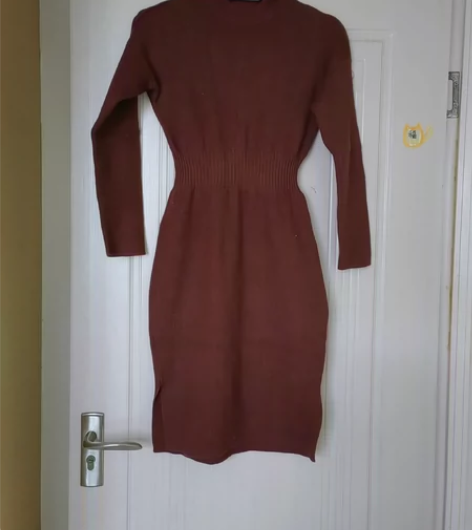 咖啡色瘦腰包臀针织连衣裙，155/80码，...