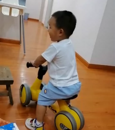 小黄鸭平衡车儿童1一3岁周岁礼物宝宝玩具童...