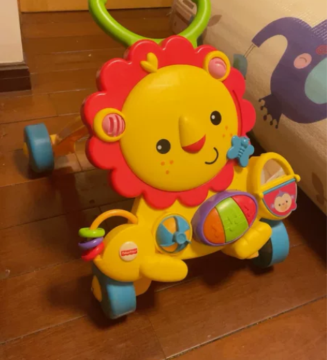 婴儿学步车，朋友送的，便宜出售 感兴趣的话...