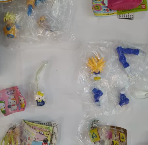 清货，正版手办龙珠扭蛋，火影忍者。以前是档...