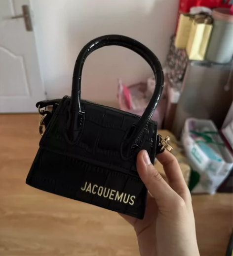 小包 有长的背带子 一次没背过 全新全新小...