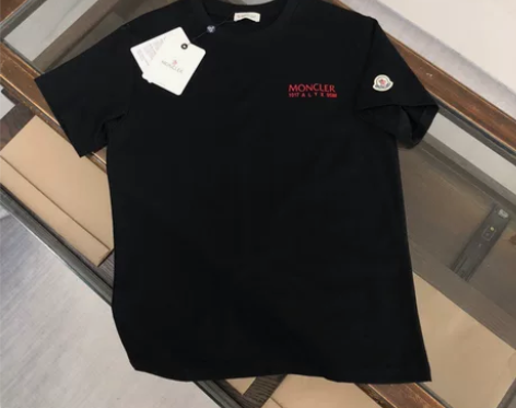 Moncler/蒙口夏季新款短袖T恤，胸口...