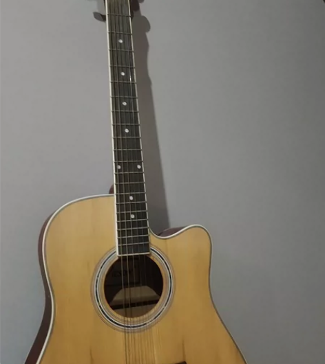 二手吉他出售，新换的弦，音色也可以，外观7...