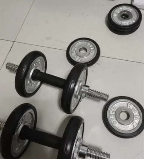哑铃一套，10公斤两个，有连接杆可以切换杠...