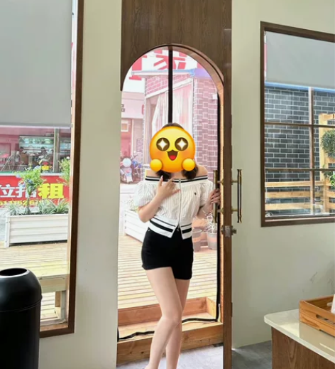 全新纯棉牛仔A字裙 有弹性，腰围66-74...