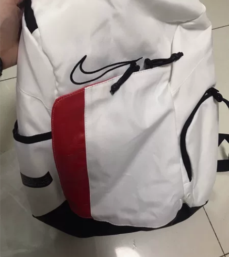 篮球包运动包容量挺大的书包，表妹生日送的包...