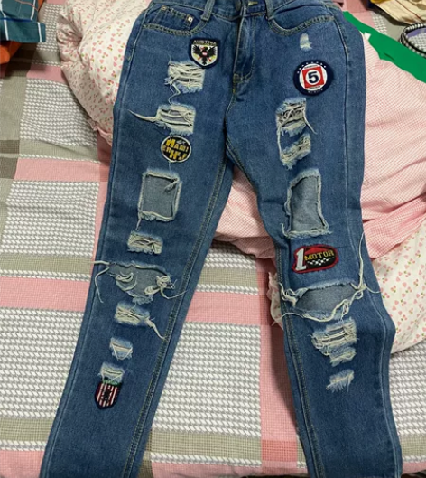 破洞牛仔裤，s码，没瑕疵，实体店买的 感兴...