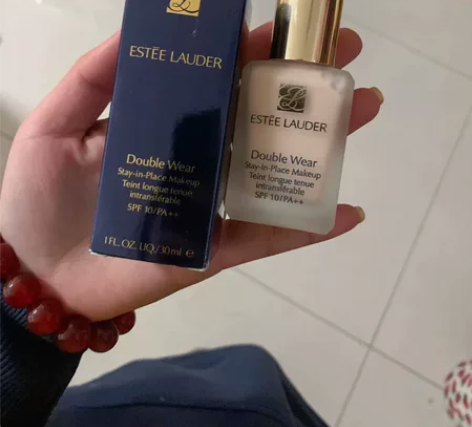 雅诗兰黛粉底液 色号1w1 感兴趣的话点“...