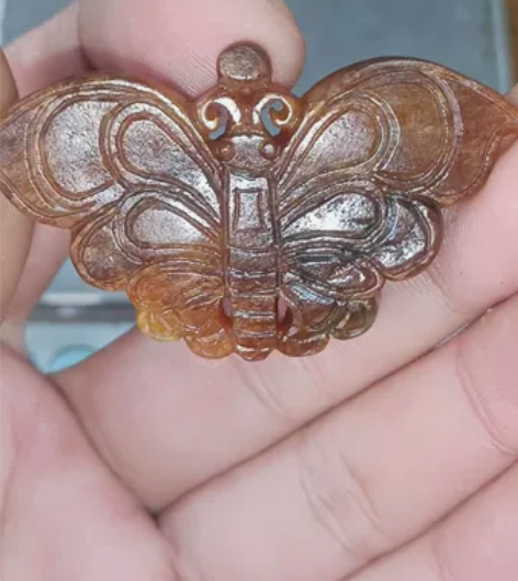 和田玉俄籽,纯手工雕刻蝴蝶,天然沁皮老熟,...
