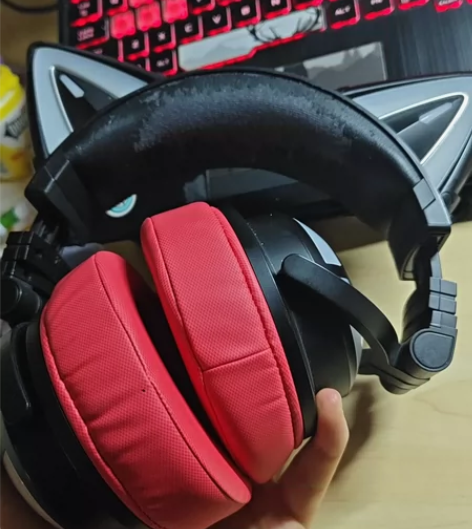 #妖舞 妖舞耳机, 表皮有磨损,400出,...