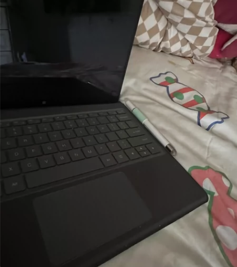 戴睿电脑，98新，适合学生，上网课，追剧，...