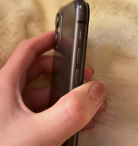 IPhone 11黑色，自用电量80%外观...