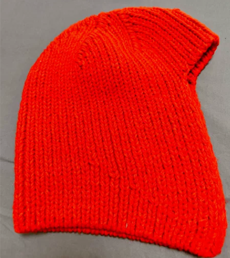 一款奇奇怪怪的帽子，可以cos米斯达的草间...