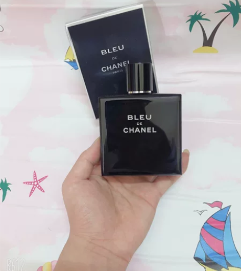 闲置香奈儿蔚蓝香水100ml,有两瓶,一瓶...