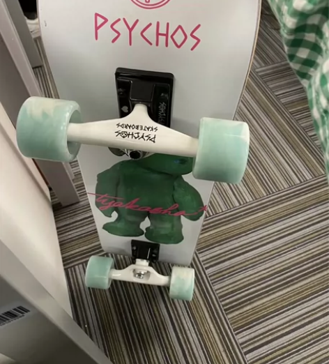 原价300多买的初学者滑板男女学生入门级双...