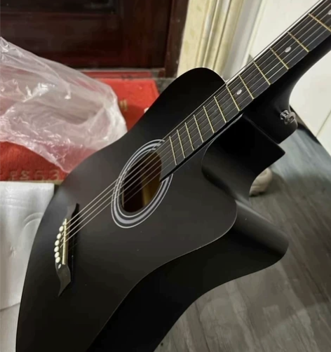 全新单板吉他便宜出，很喜欢练琴，因为要搬家...
